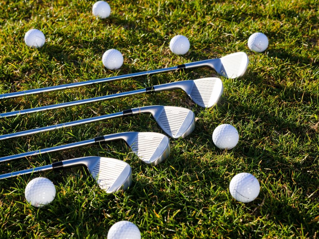 Few golf balls and golf clubs